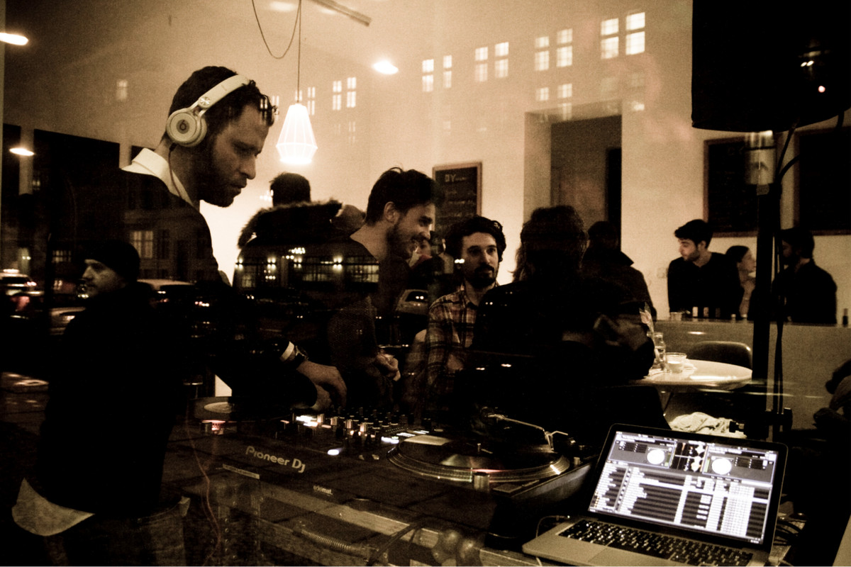 oyster_pop_up_torstrasse_dj