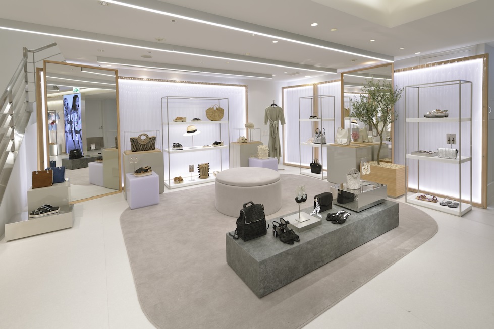 Zara Opens A Pop Up Store From The Future In Tokyo Cms