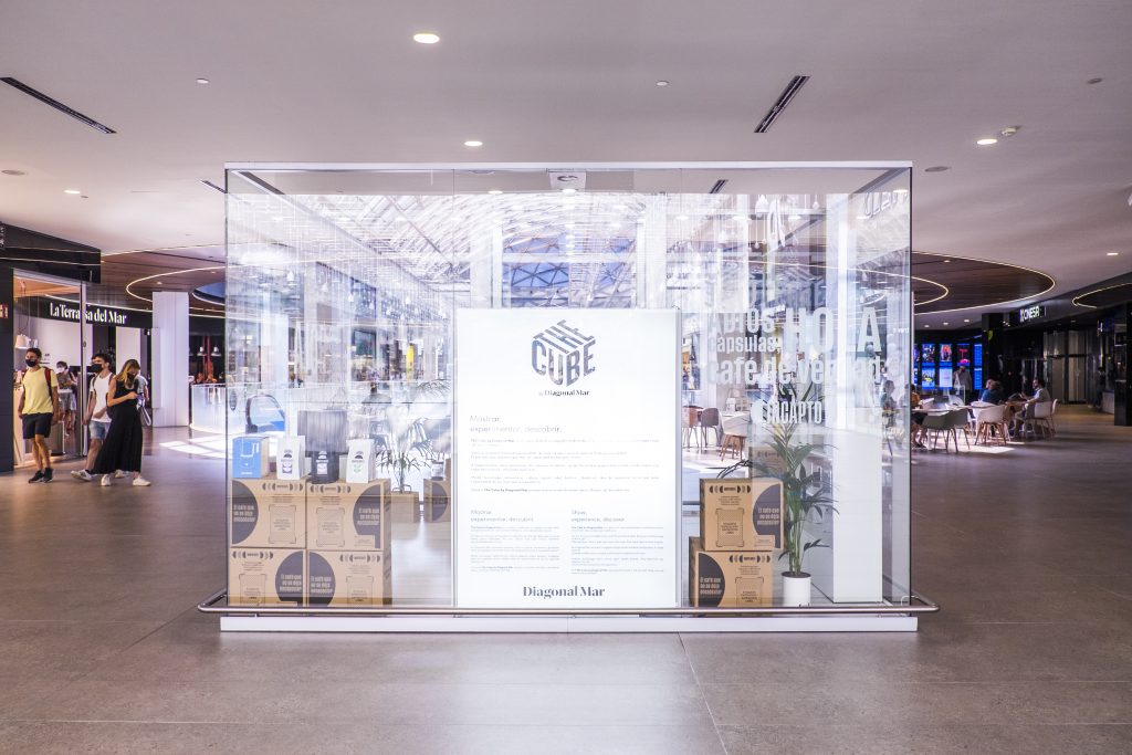 Pop up book shop. The cube.  Store window displays, Pop up book